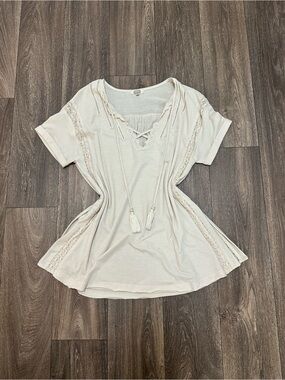gimmicks by BKE Cream Lace-Trim Tie-Neck Top